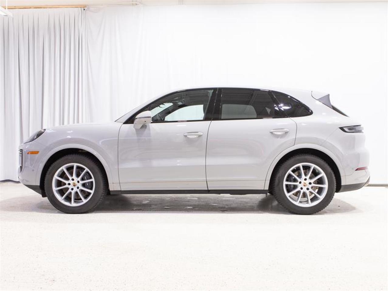 2025 Porsche Cayenne AWD Photo4