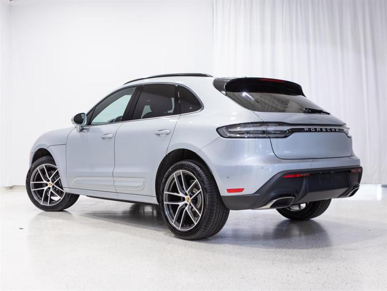 2024 Porsche Macan AWD Photo2