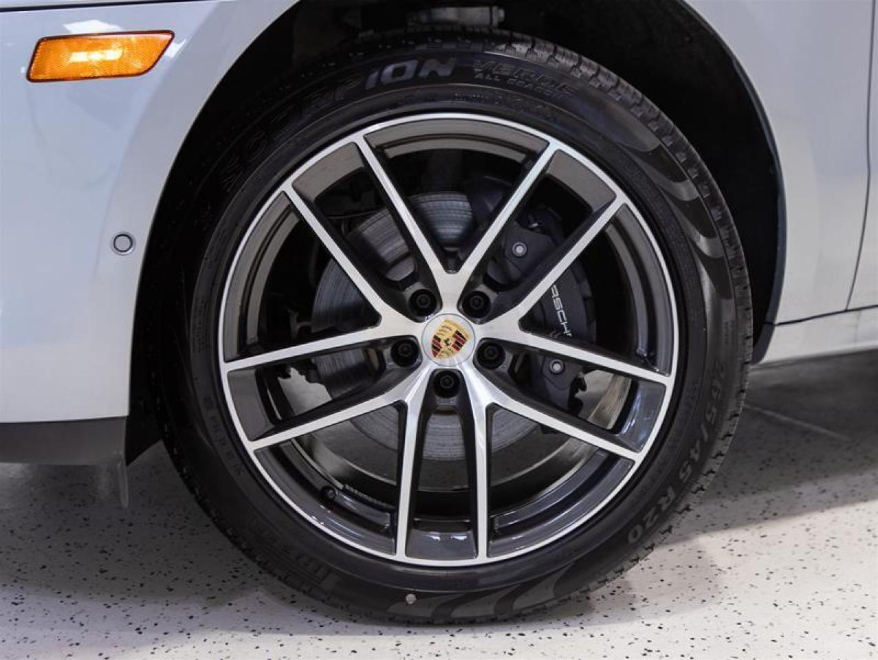 2024 Porsche Macan AWD Photo