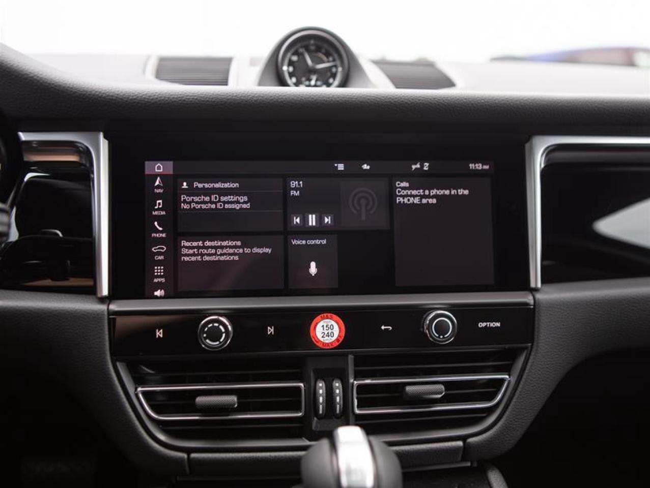 2024 Porsche Macan AWD Photo