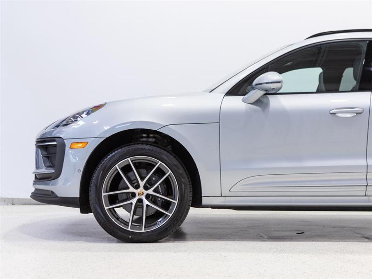 2024 Porsche Macan AWD Photo4