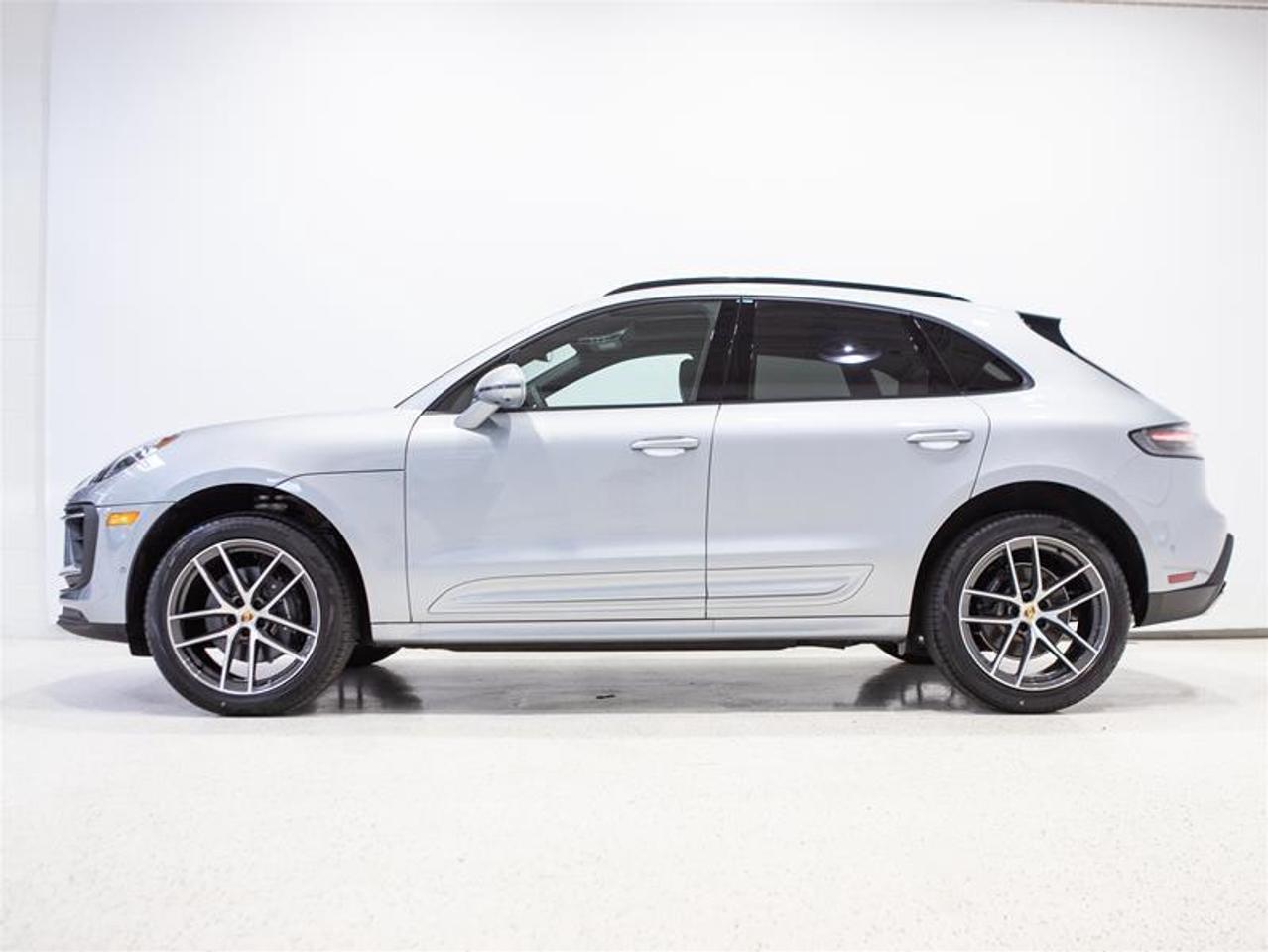 2024 Porsche Macan AWD Photo