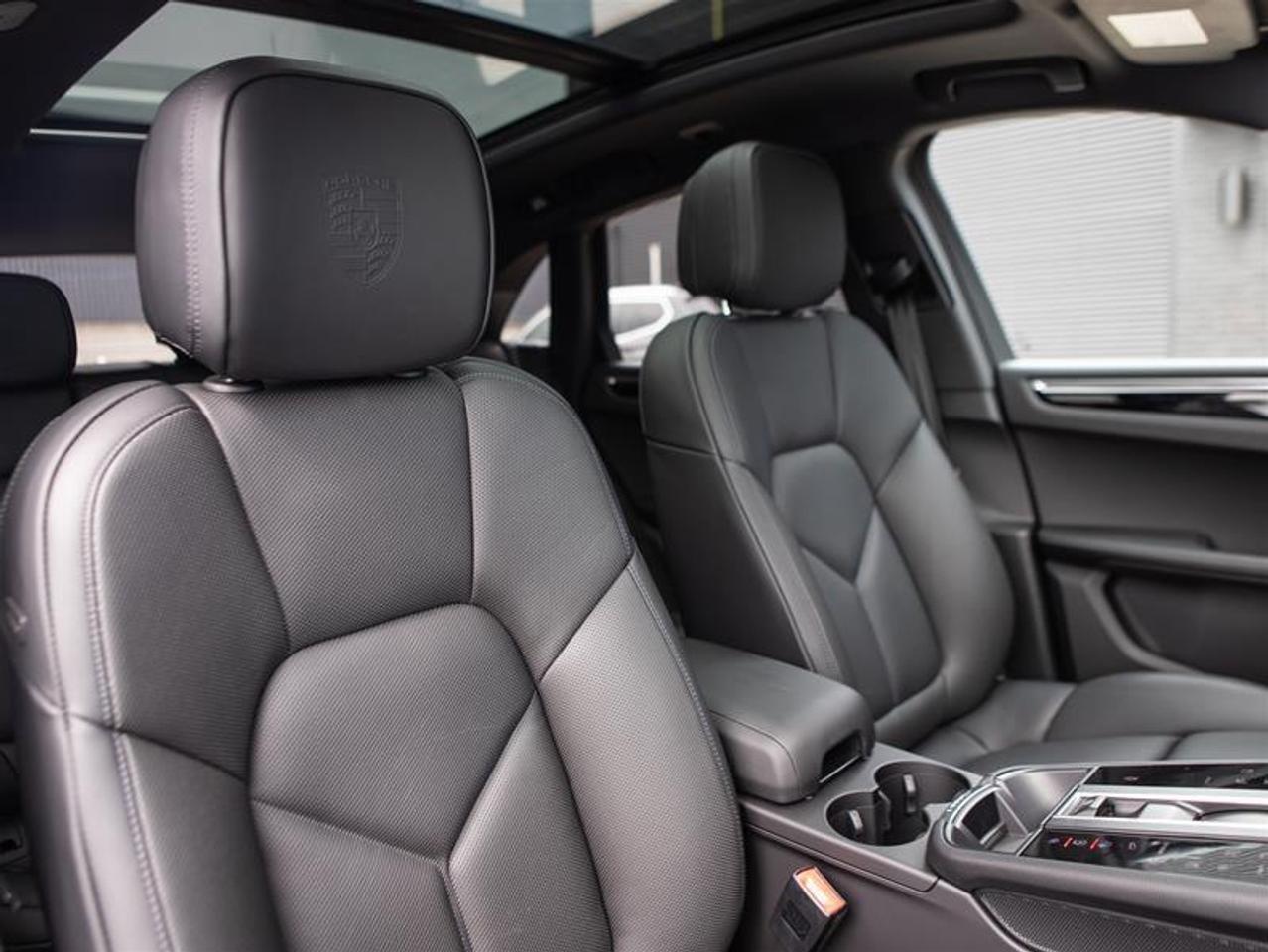 2024 Porsche Macan AWD Photo