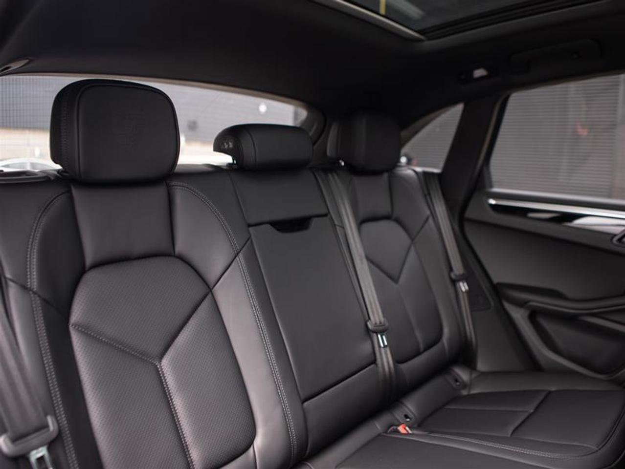 2024 Porsche Macan AWD Photo