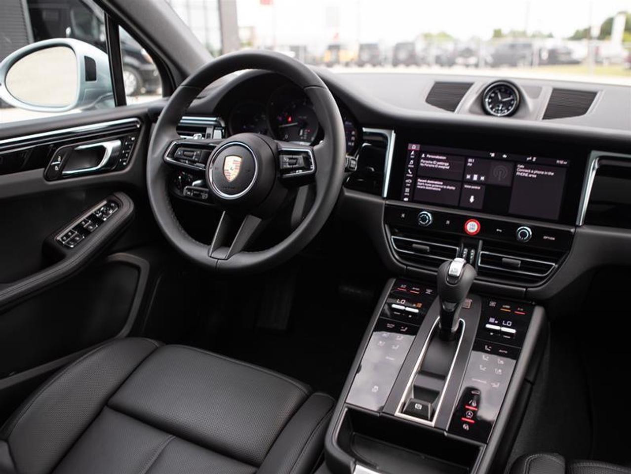 2024 Porsche Macan AWD Photo