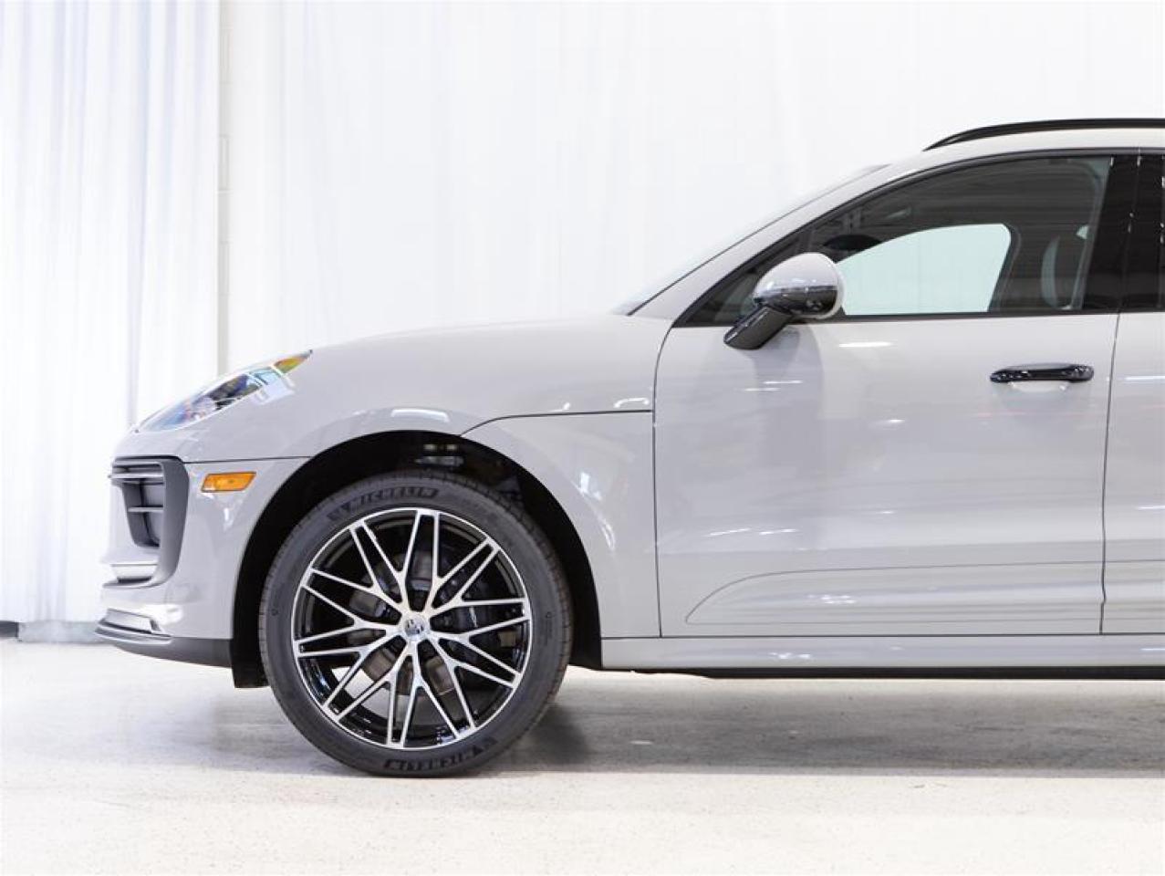 2026 Porsche Macan AWD Photo