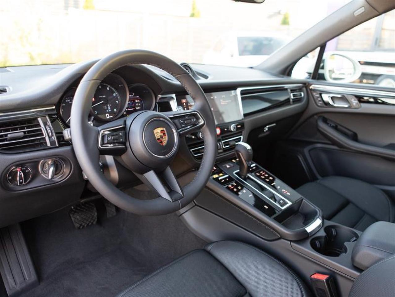 2026 Porsche Macan AWD Photo