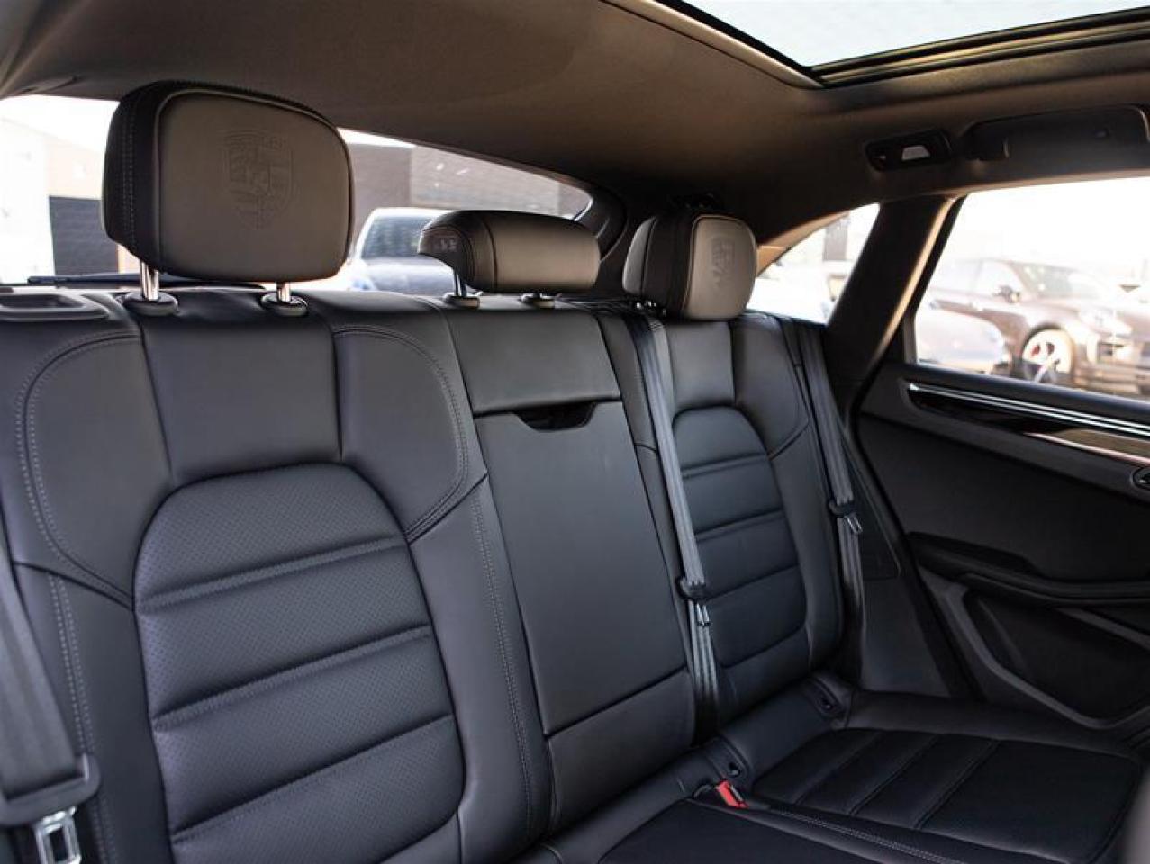 2026 Porsche Macan AWD Photo