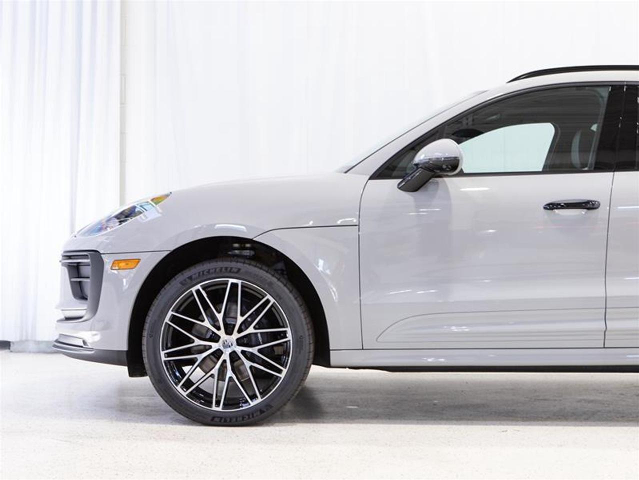 2026 Porsche Macan AWD Photo