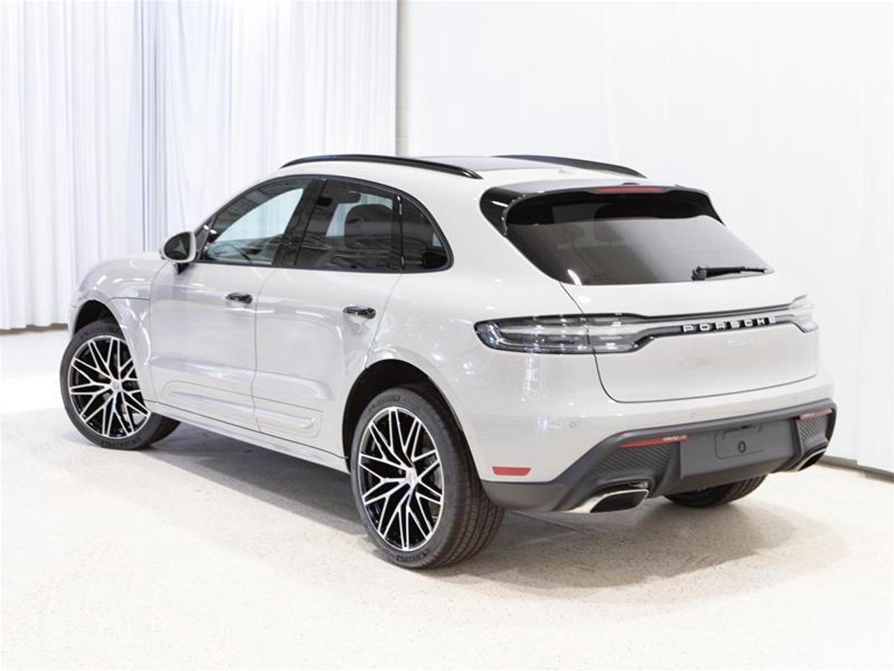 2026 Porsche Macan AWD Photo3