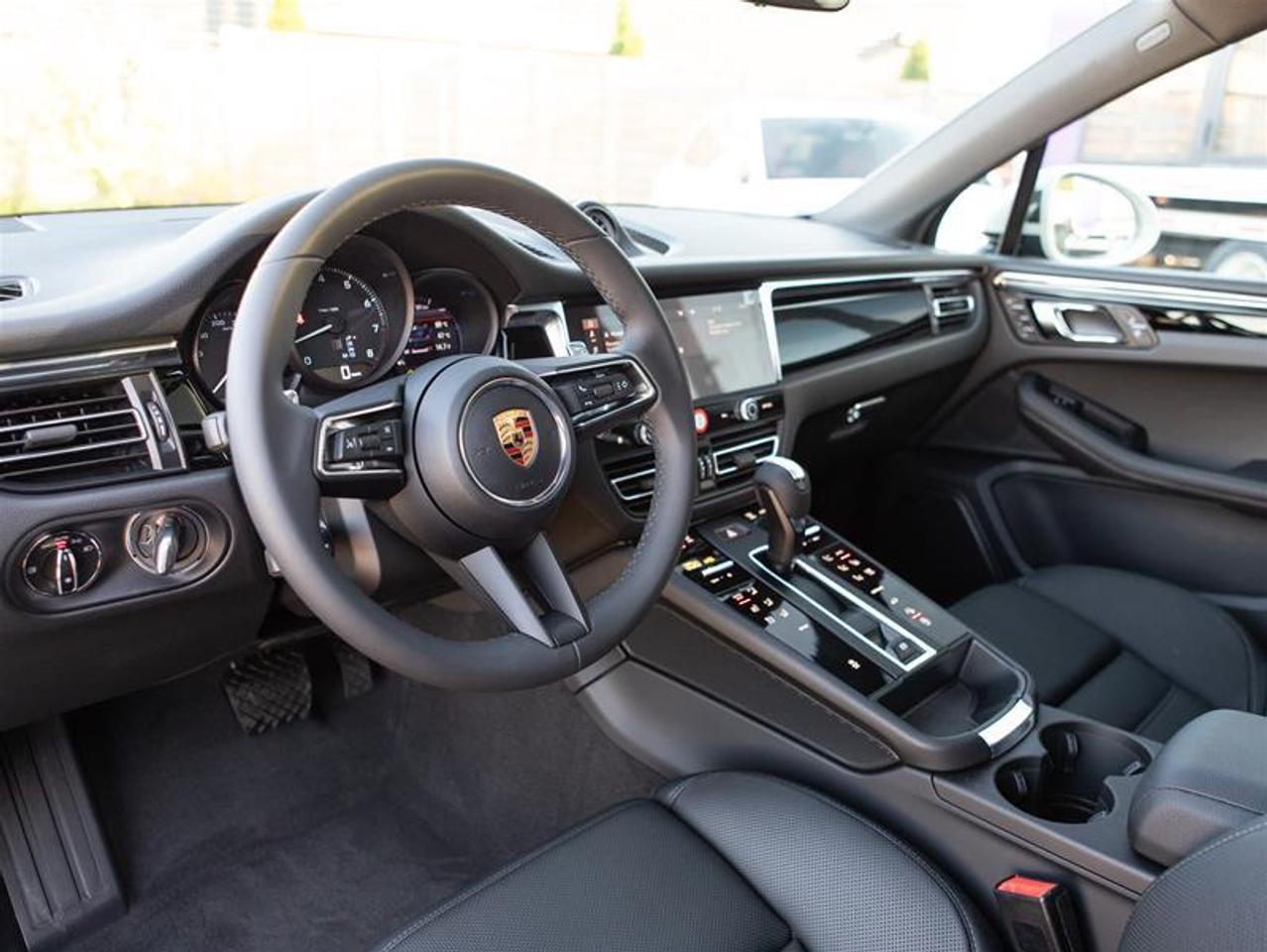 2026 Porsche Macan AWD Photo