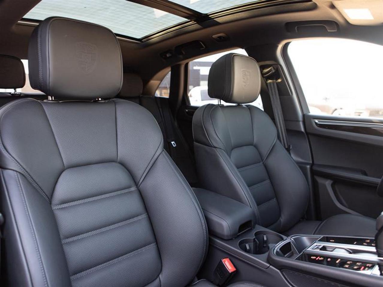 2026 Porsche Macan AWD Photo