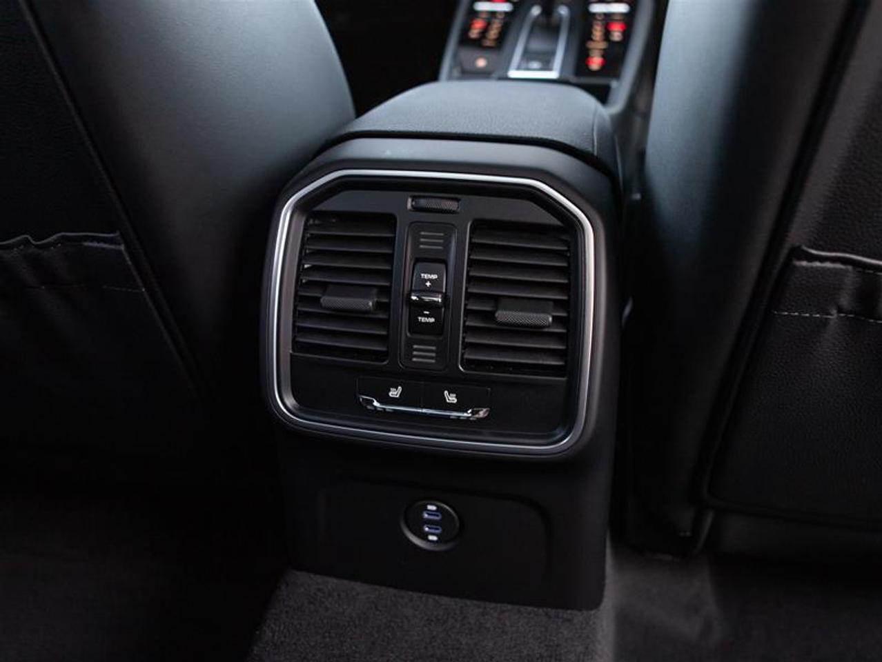 2026 Porsche Macan AWD Photo