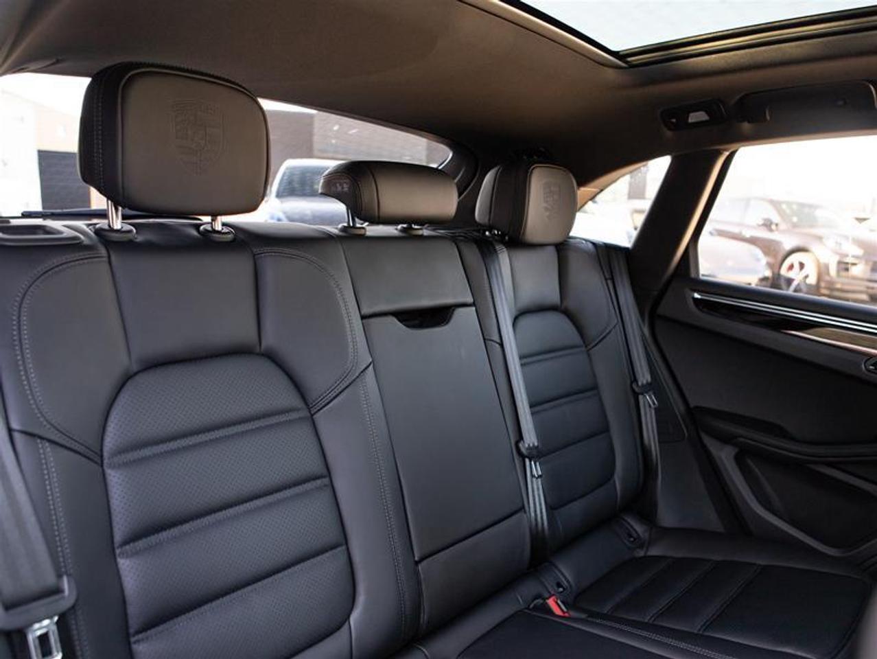 2026 Porsche Macan AWD Photo