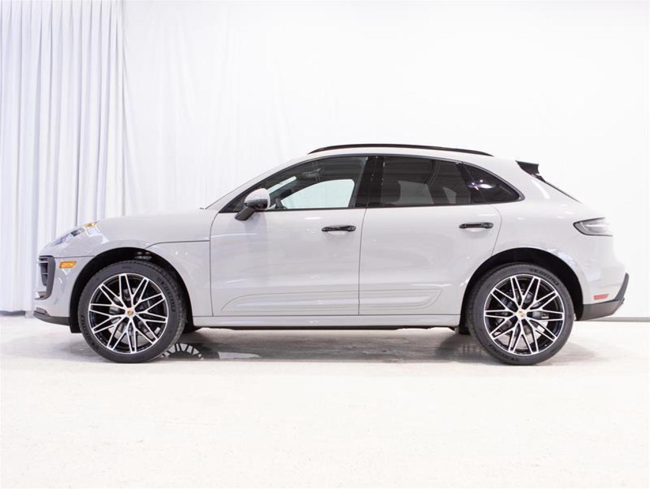 2025 Porsche Macan AWD Photo3