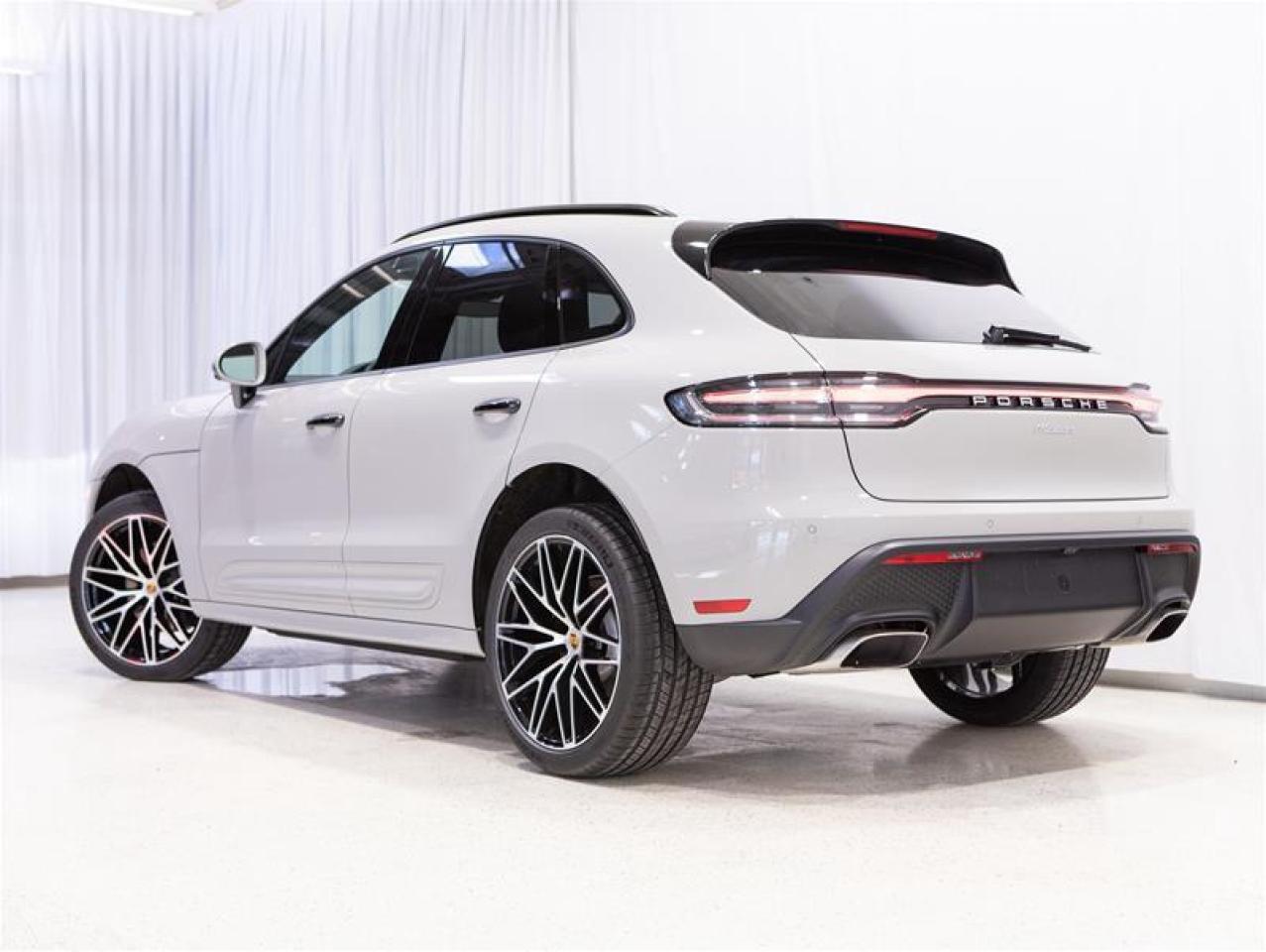 2025 Porsche Macan AWD Photo