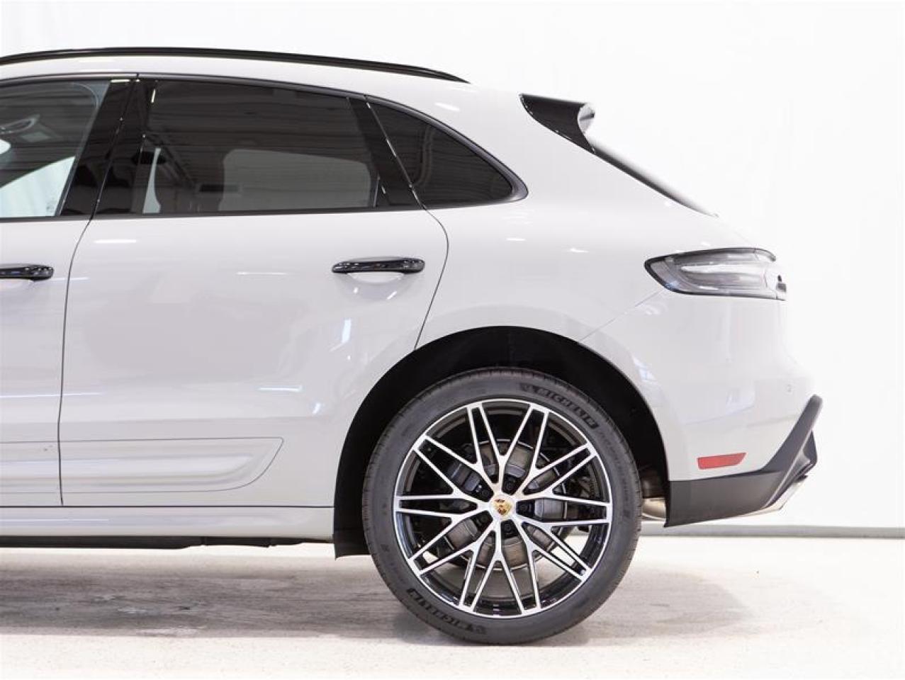 2025 Porsche Macan AWD Photo