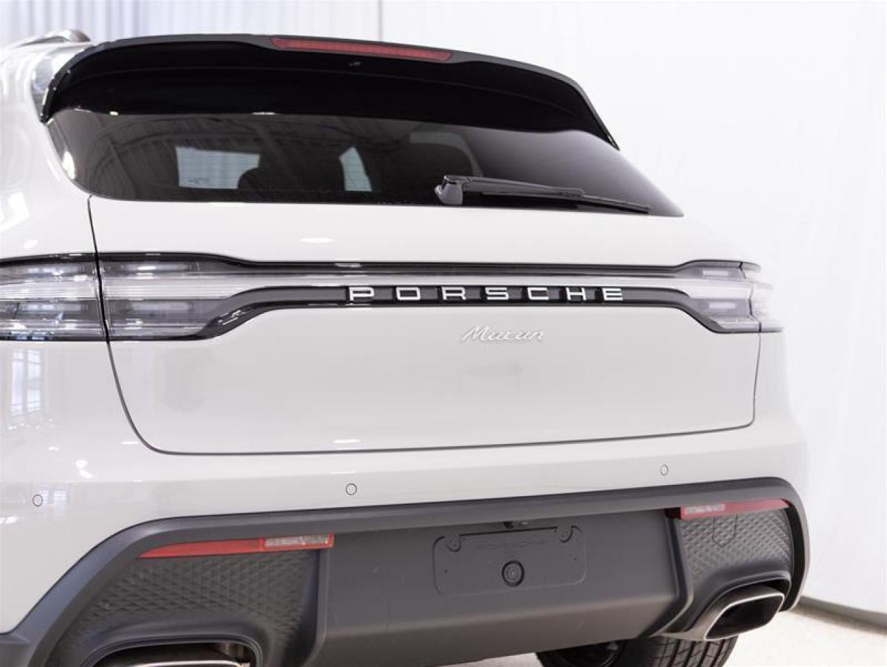 2025 Porsche Macan AWD Photo