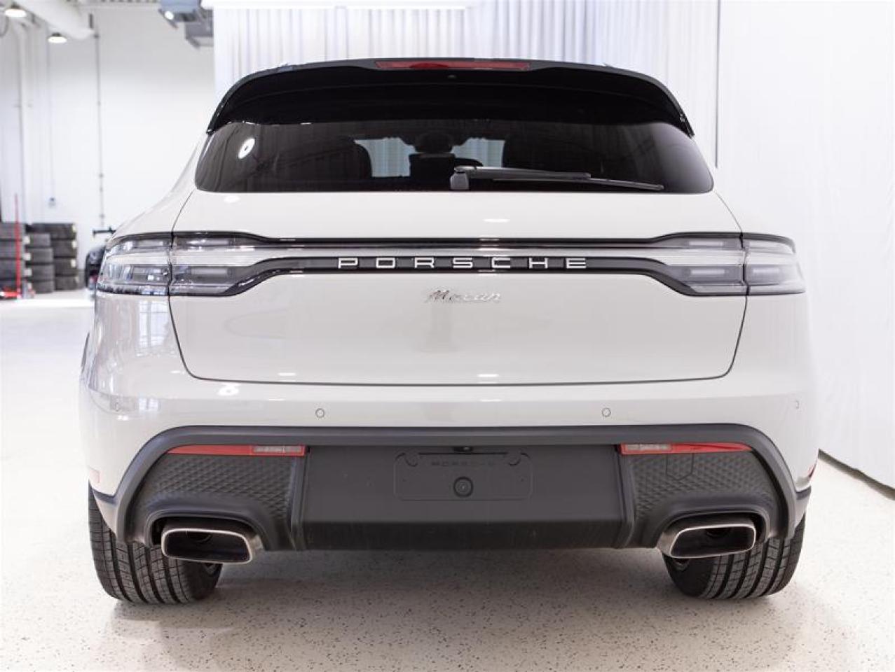 2025 Porsche Macan AWD Photo