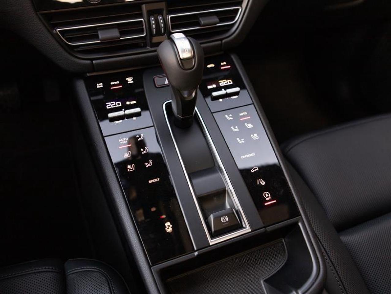 2025 Porsche Macan AWD Photo