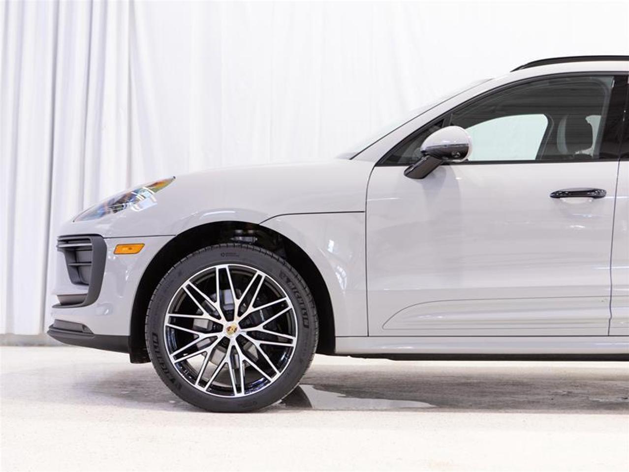 2025 Porsche Macan AWD Photo