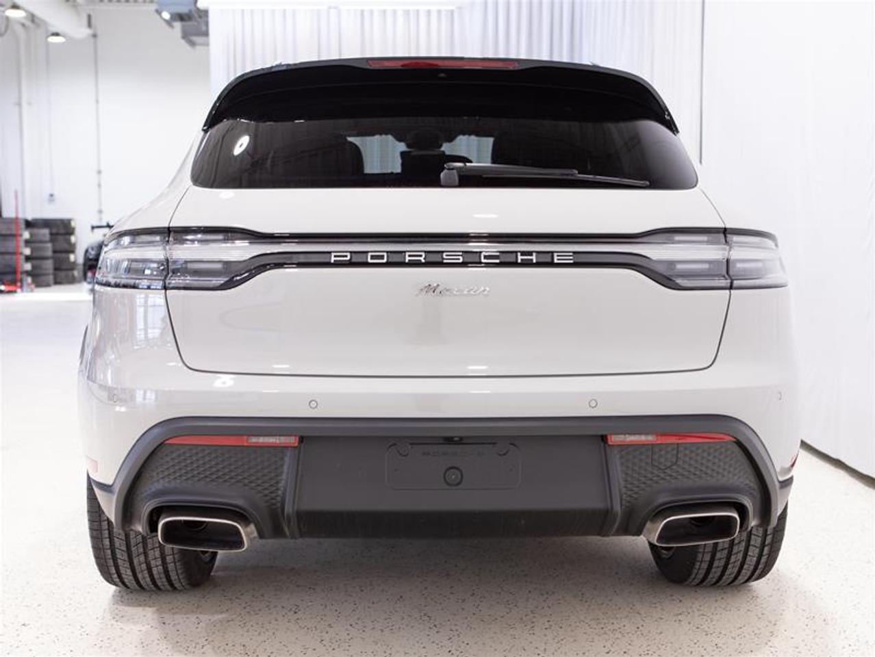2025 Porsche Macan AWD Photo