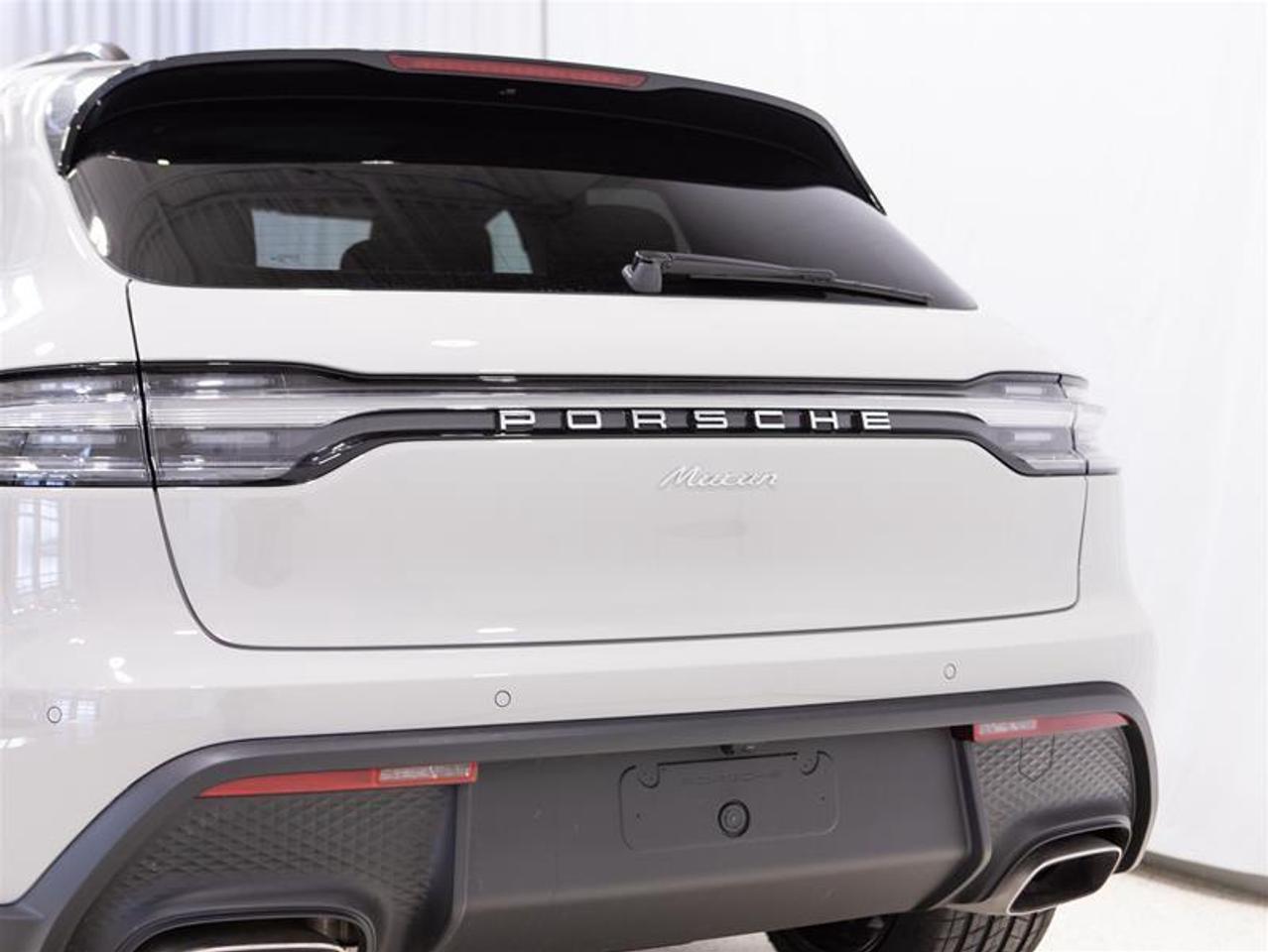 2025 Porsche Macan AWD Photo