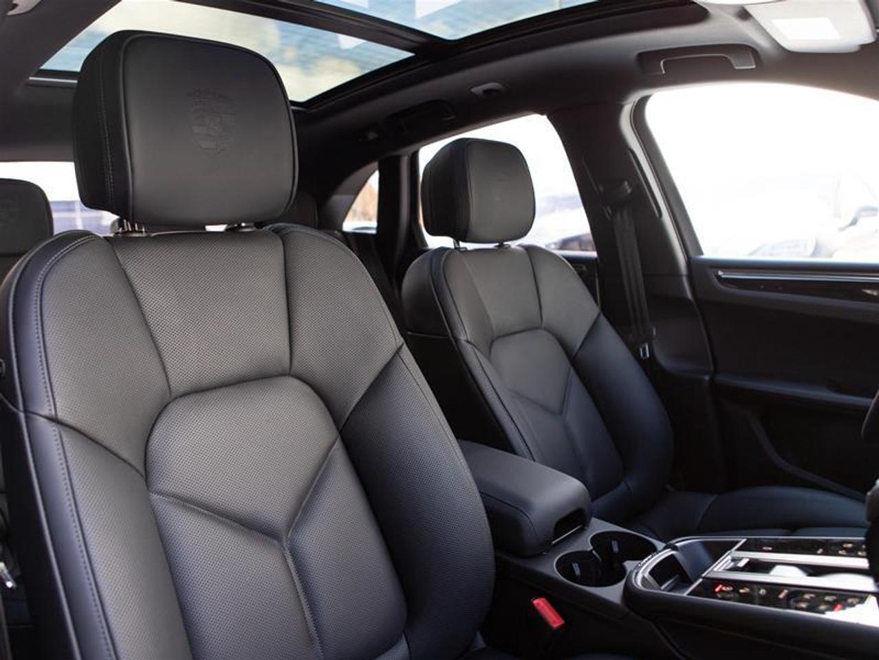 2025 Porsche Macan AWD Photo