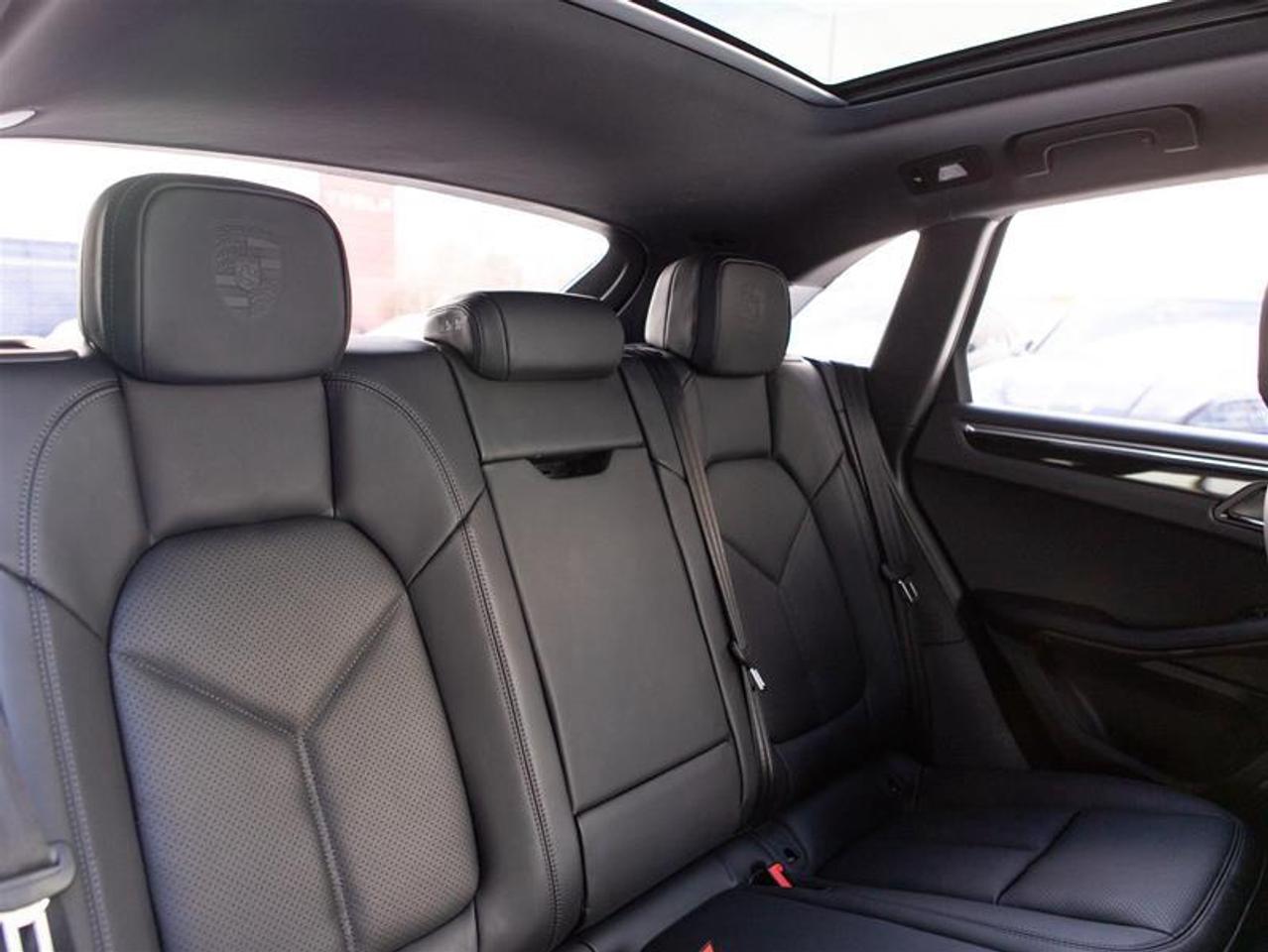 2025 Porsche Macan AWD Photo