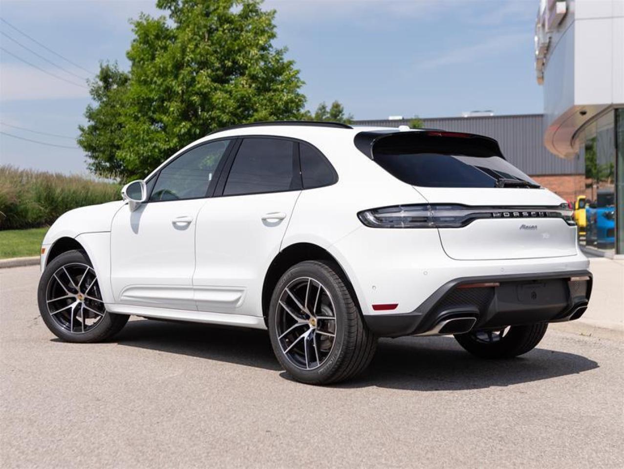 2024 Porsche Macan AWD Photo2