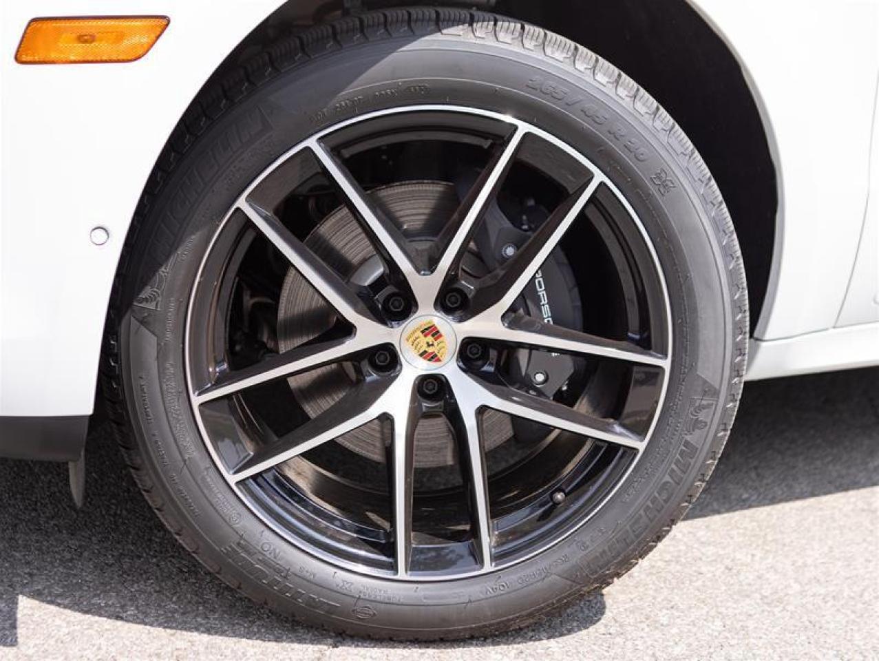 2024 Porsche Macan AWD Photo