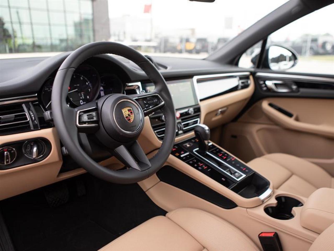 2024 Porsche Macan AWD Photo