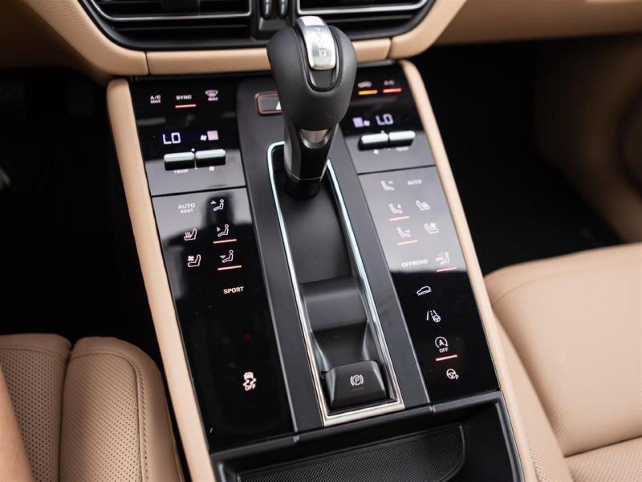 2024 Porsche Macan AWD Photo