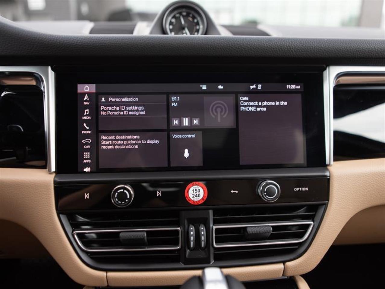 2024 Porsche Macan AWD Photo