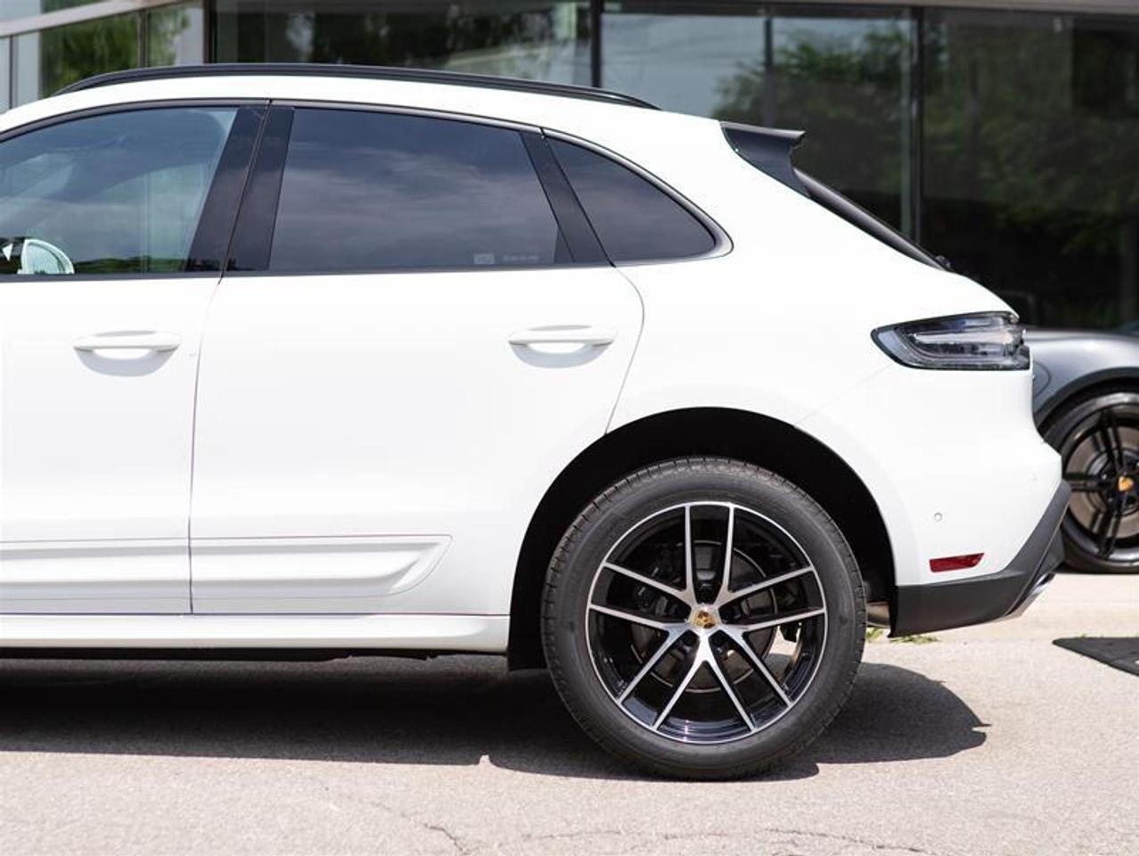 2024 Porsche Macan AWD Photo