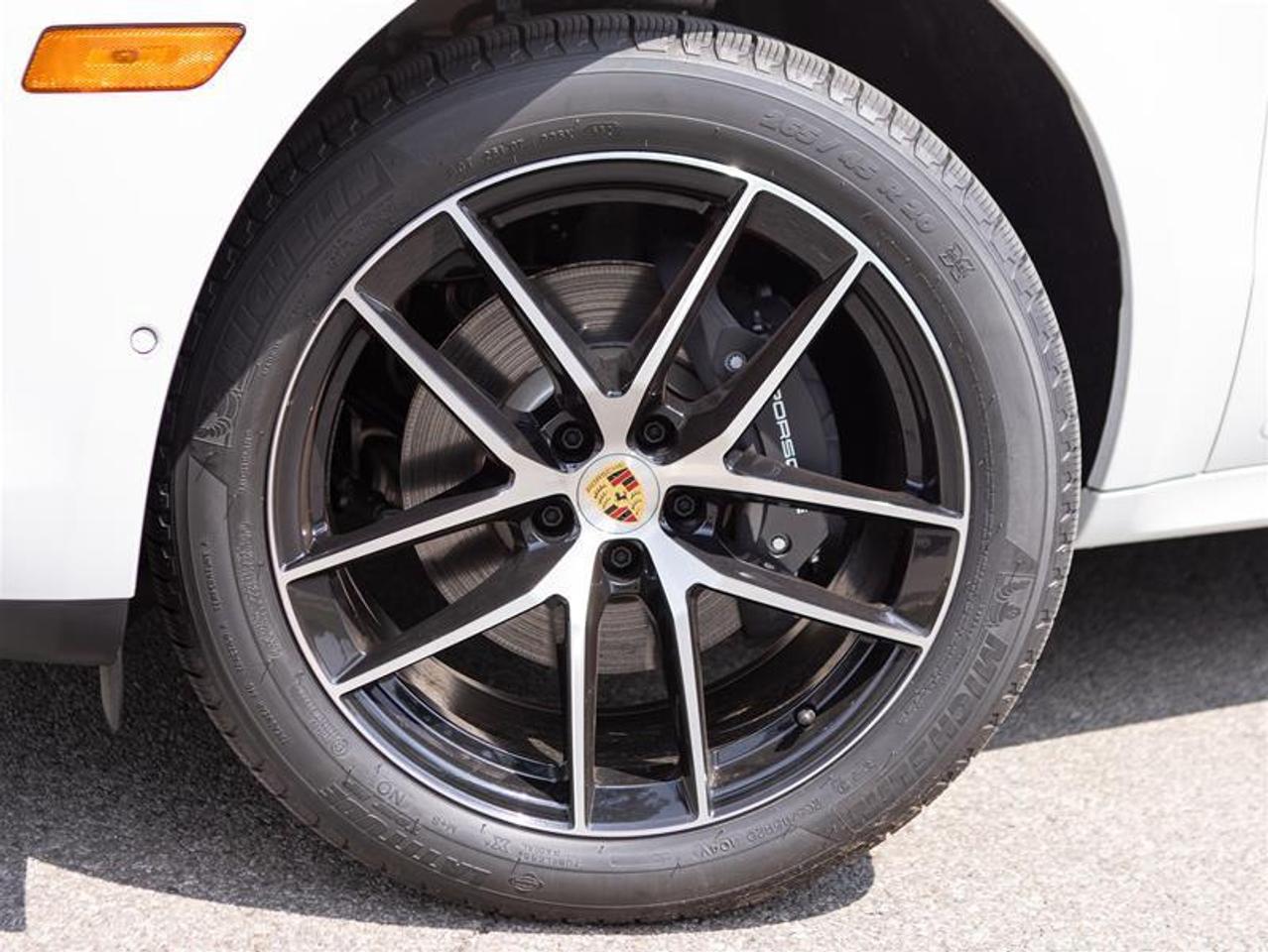 2024 Porsche Macan AWD Photo