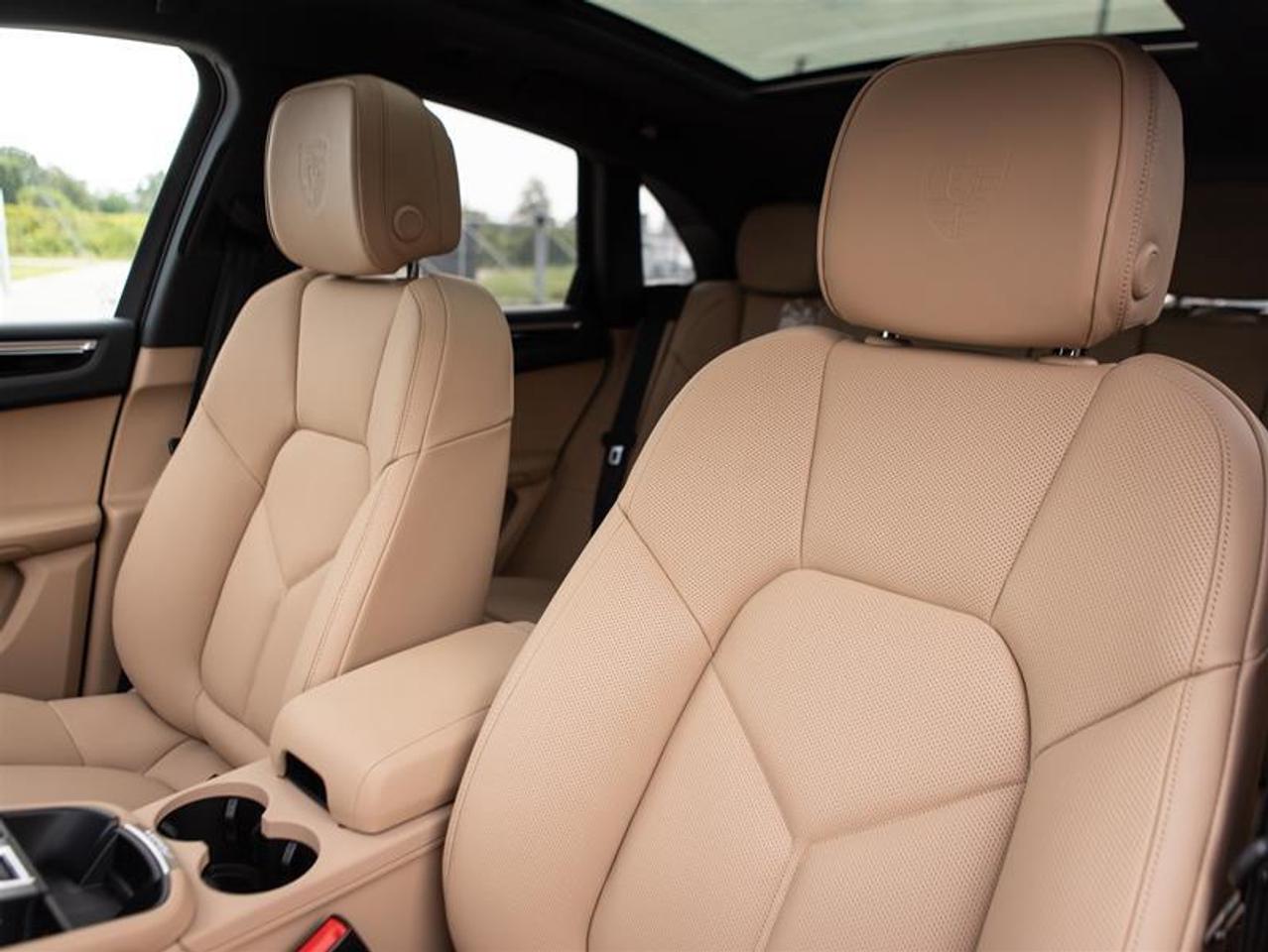 2024 Porsche Macan AWD Photo