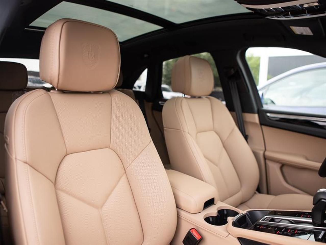 2024 Porsche Macan AWD Photo