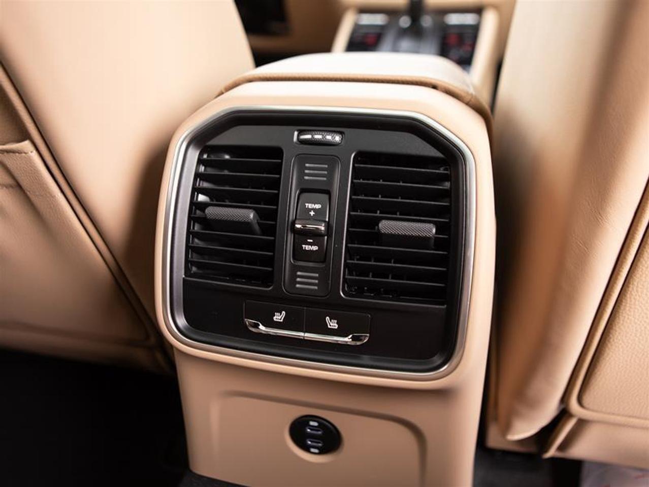 2024 Porsche Macan AWD Photo