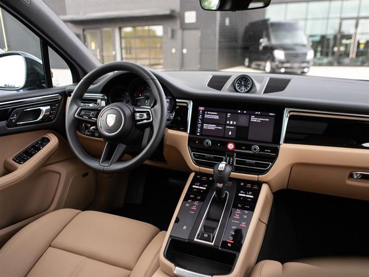 2024 Porsche Macan AWD Photo