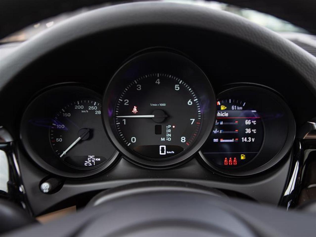 2024 Porsche Macan AWD Photo