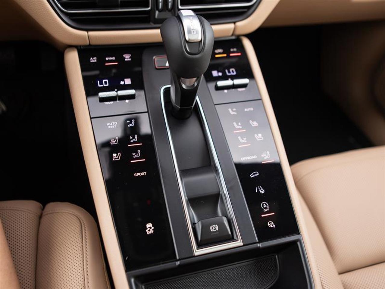 2024 Porsche Macan AWD Photo