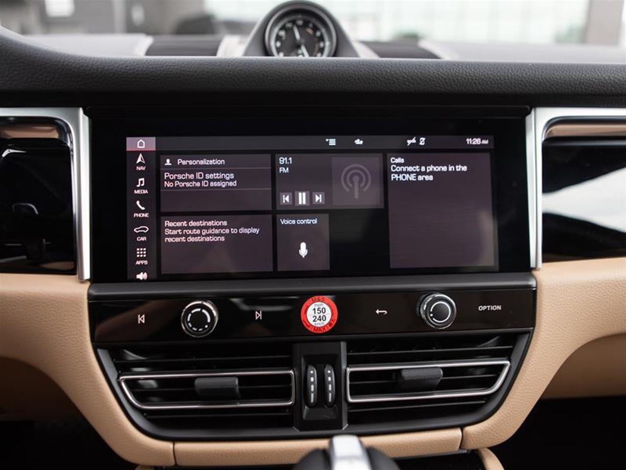 2024 Porsche Macan AWD Photo