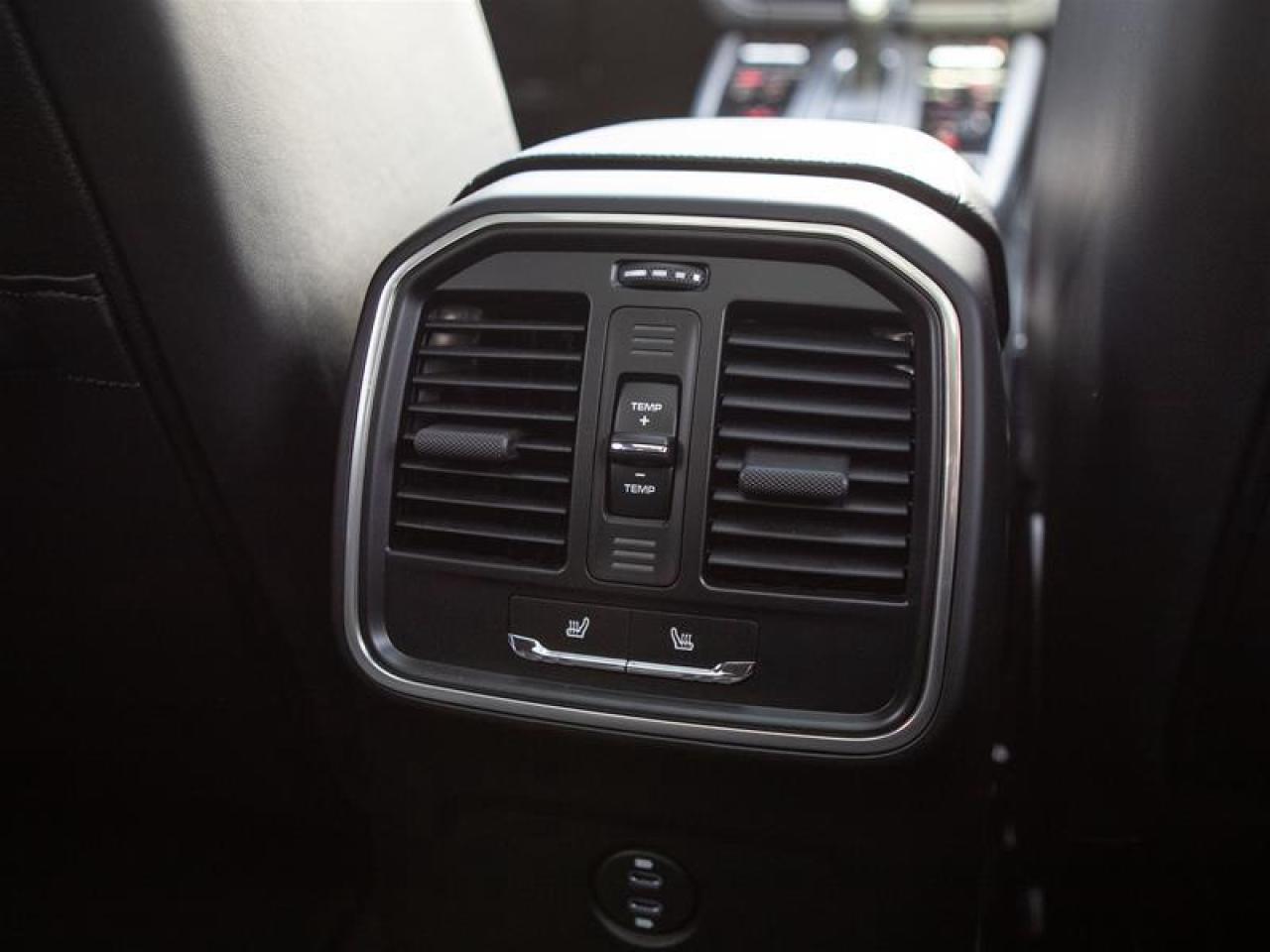 2024 Porsche Macan S AWD Photo