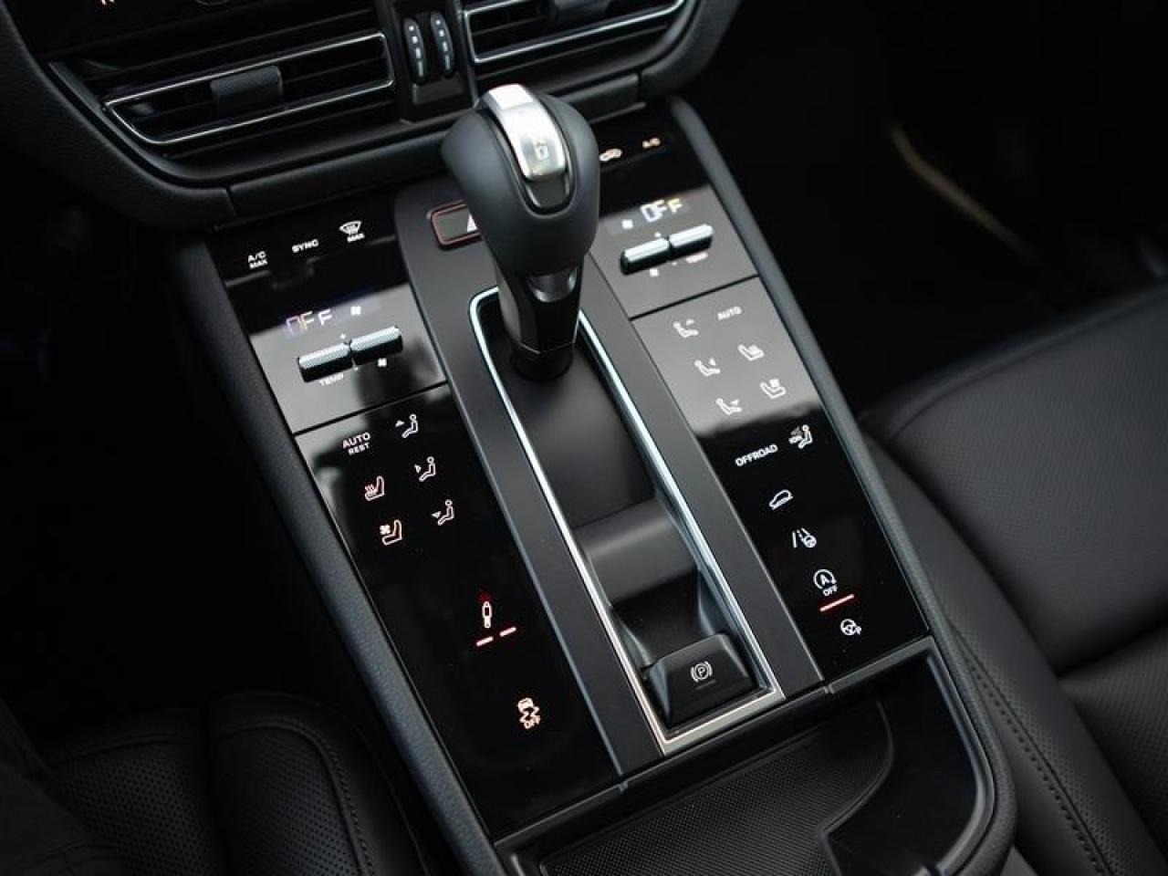 2024 Porsche Macan S AWD Photo