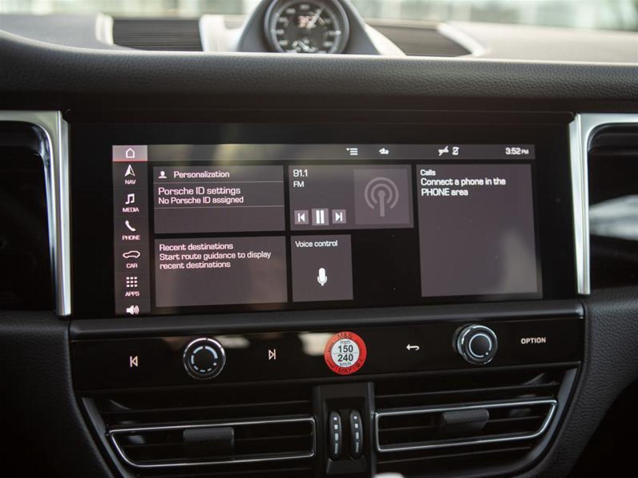 2024 Porsche Macan S AWD Photo