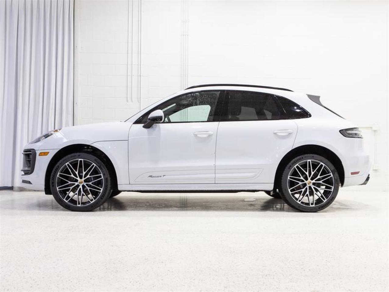 2025 Porsche Macan T AWD Photo3