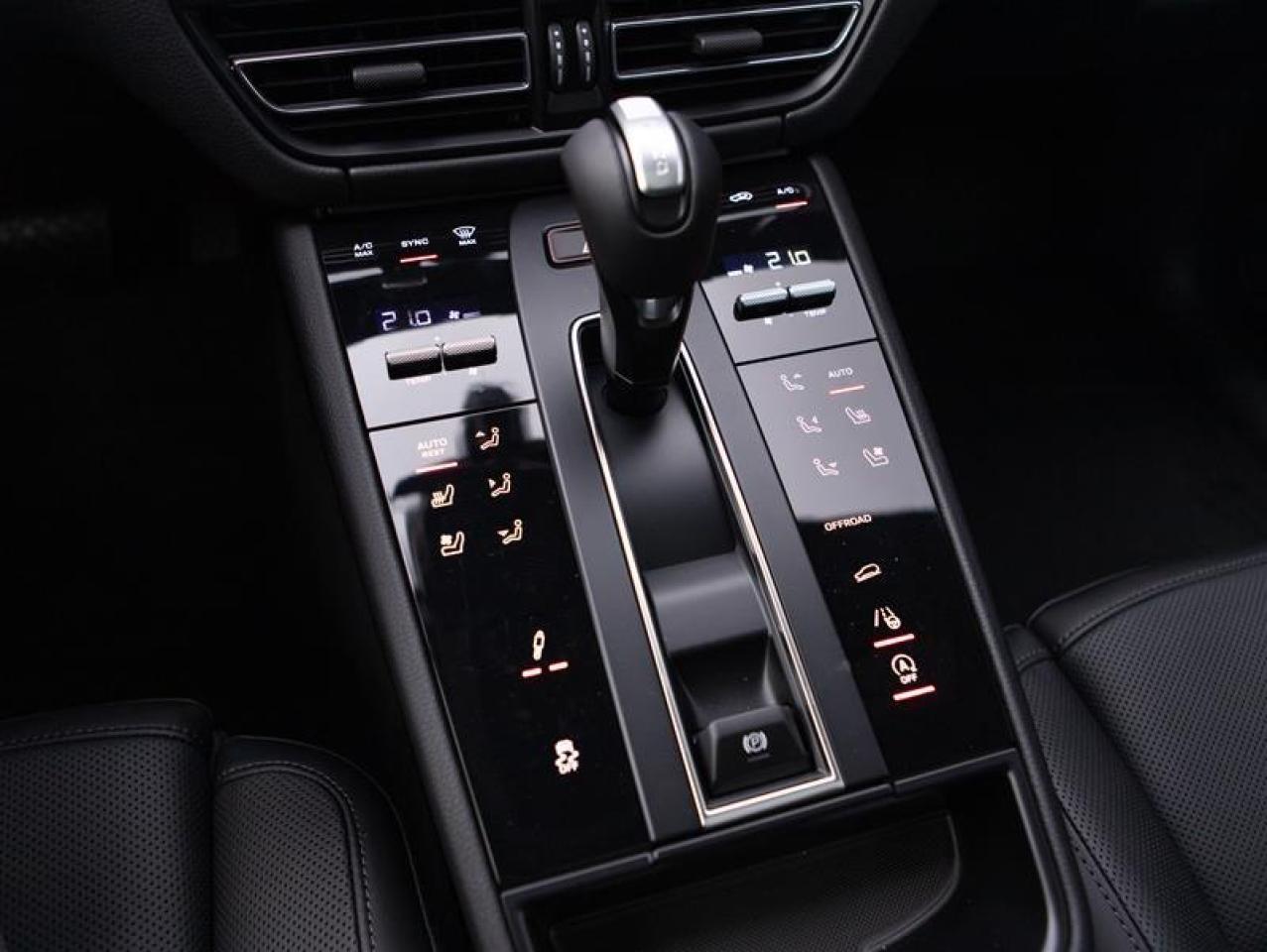 2025 Porsche Macan T AWD Photo