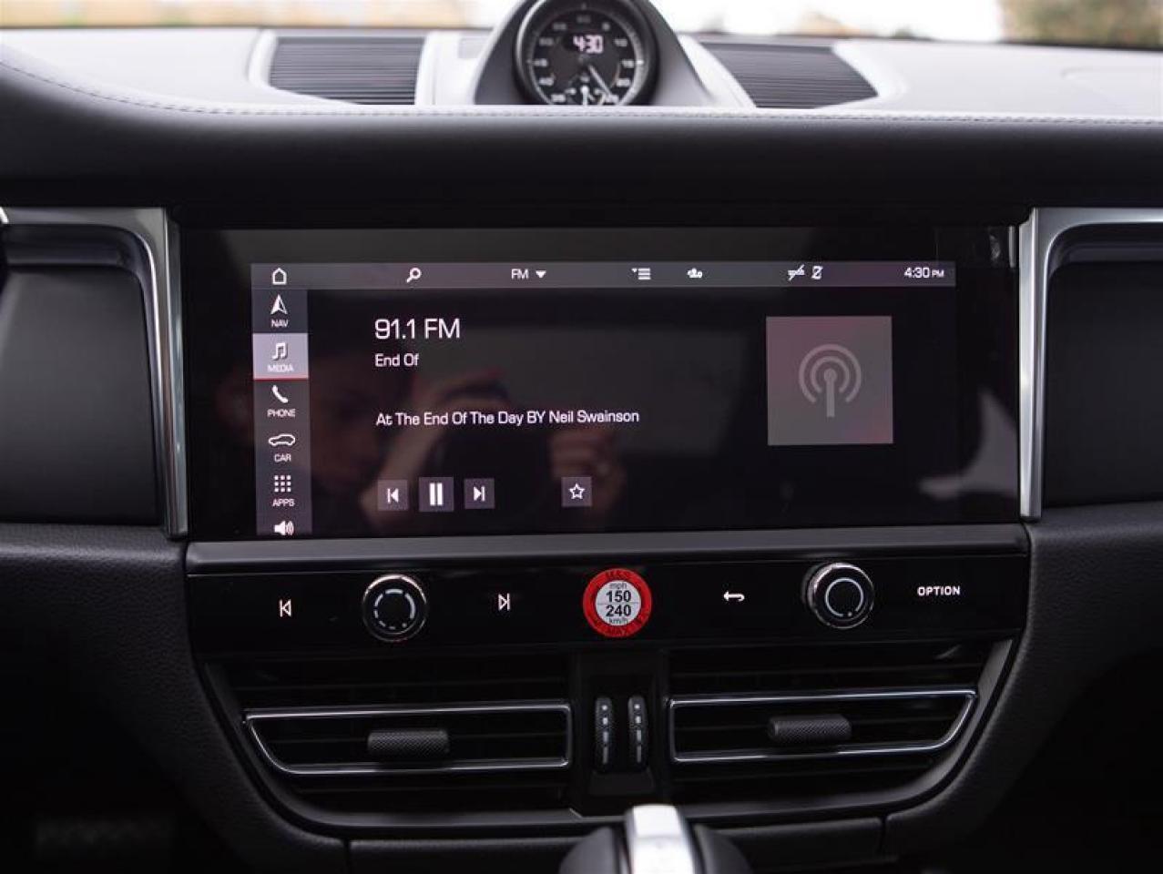 2025 Porsche Macan T AWD Photo