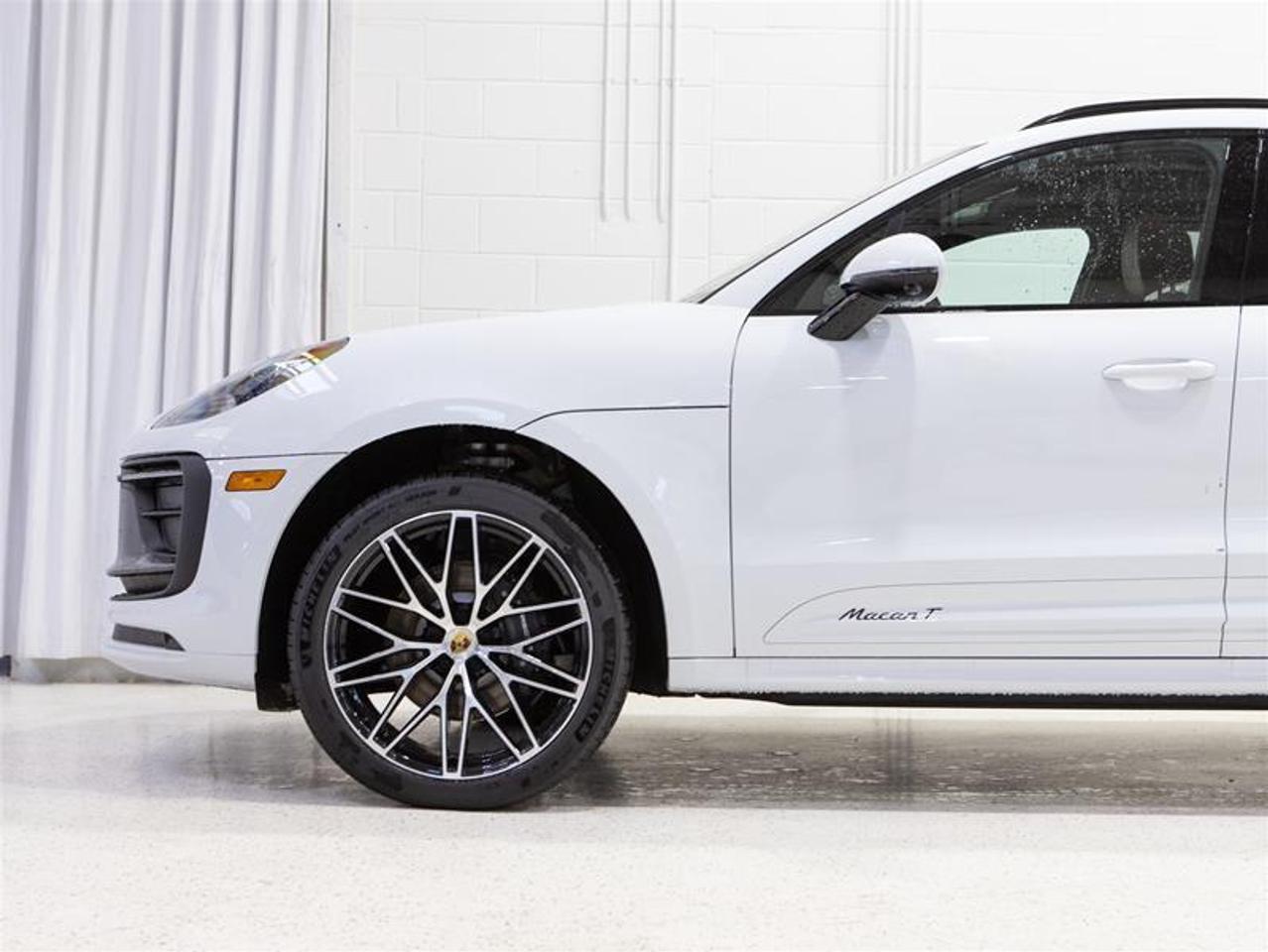 2025 Porsche Macan T AWD Photo